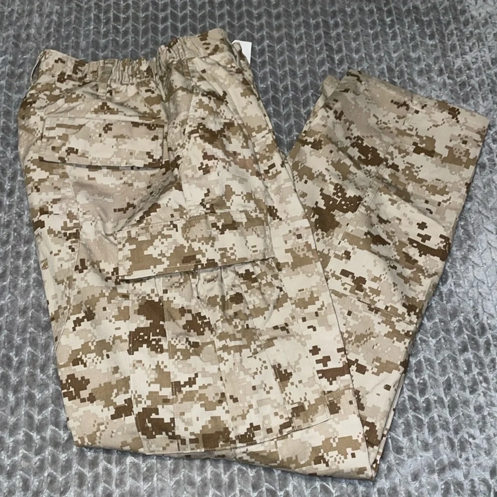 NWT Trousers, Desert MARPAT Camouflage, MCCUU. Size Medium.
